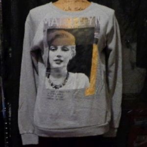 nwot vintage Gray long-sleeve marilyn monroe sweatshirt (sz M)